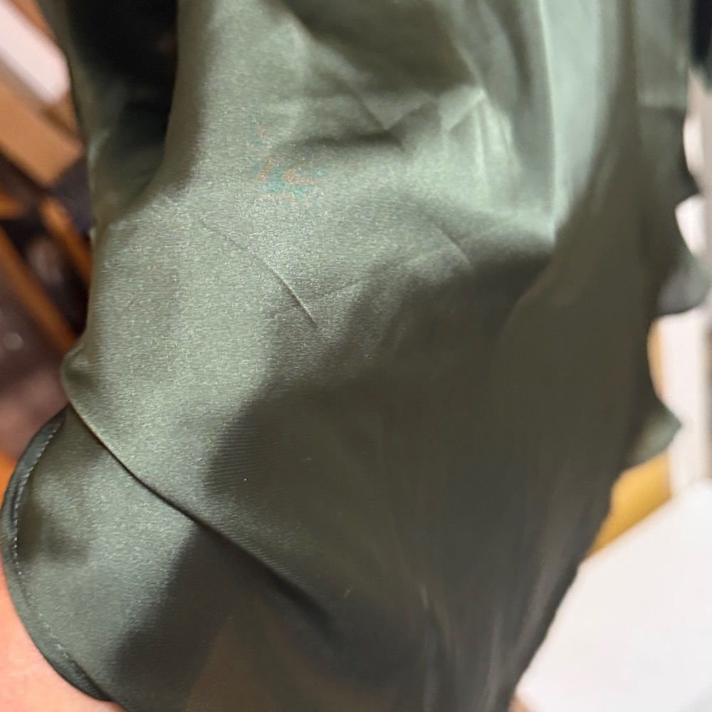 NWT Plus Size 22/24 Olive Green Satin Button Front Blouse Career Top - Picture 7 of 7